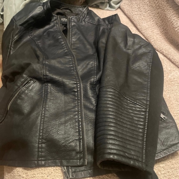 Leather jacket - Picture 1 of 3